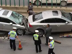 Скачать видео: 交警：汽车追尾对方负全责，除了修车费，另外还能拿这3笔赔偿