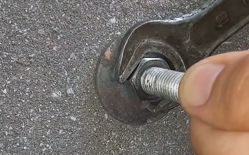 用普通螺丝教你制作墙壁膨胀螺丝