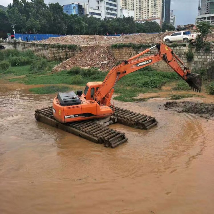 水上浮船挖掘机是怎么实现在水上工作的