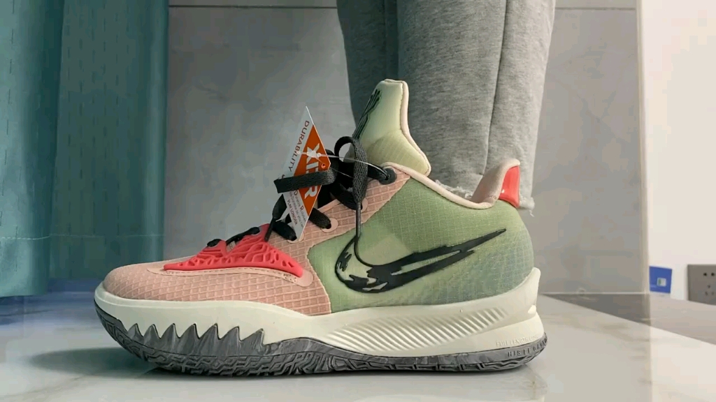 欧文球鞋鸳鸯配色上脚_哔哩哔哩_bilibili