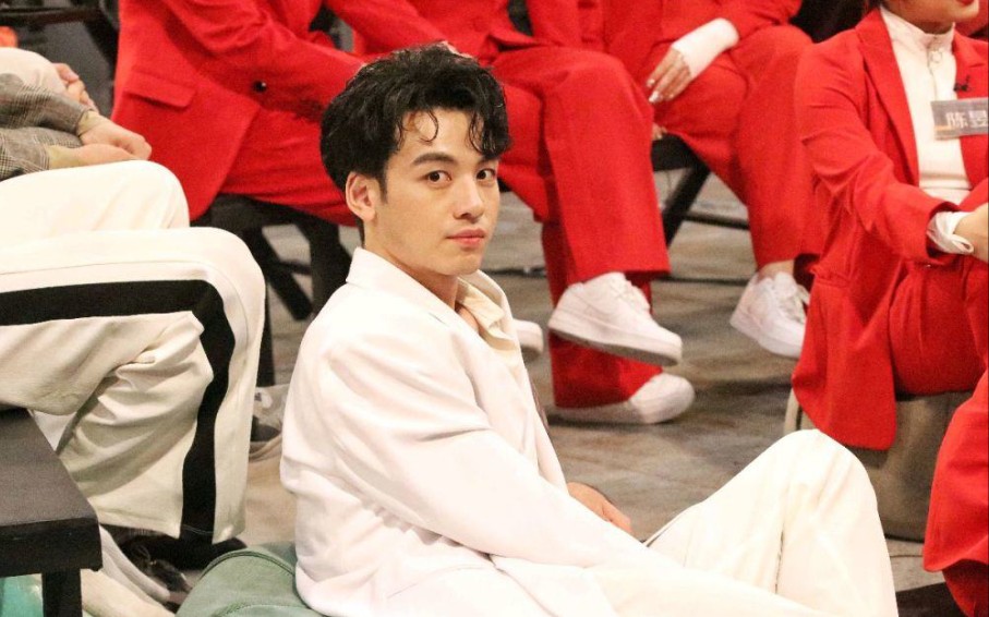 【留下来】刘迦 舞蹈风暴 街舞 一身白衣太潇洒_哔哩哔哩_bilibili