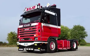 Télécharger la video: 「POV」V8原声~驾驶手动挡斯堪尼亚3系 |  Scania 143M v8 420 Streamline #620