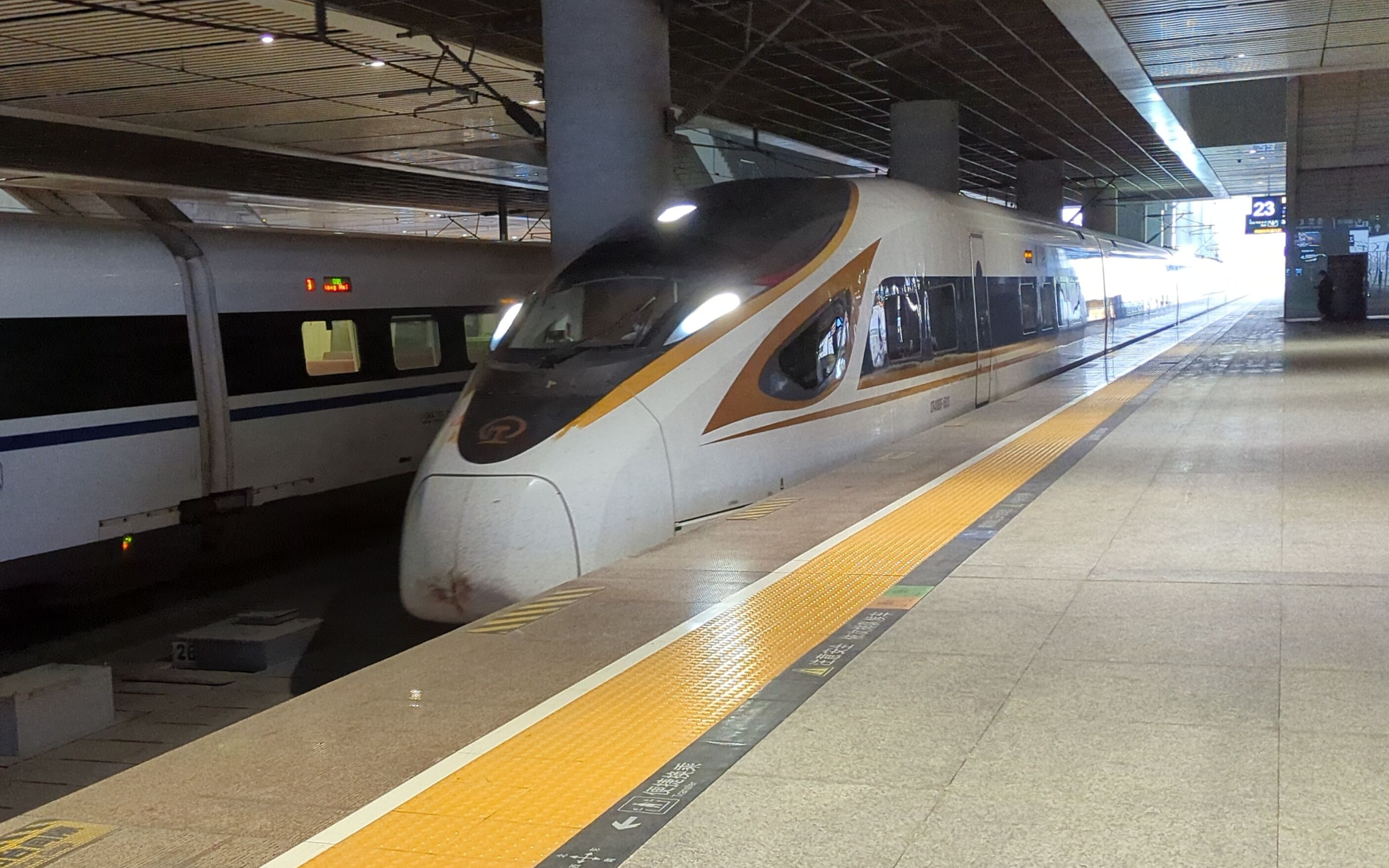 【西安北】cr400bf担当g3293 上海虹桥-泸州 进入西安北站