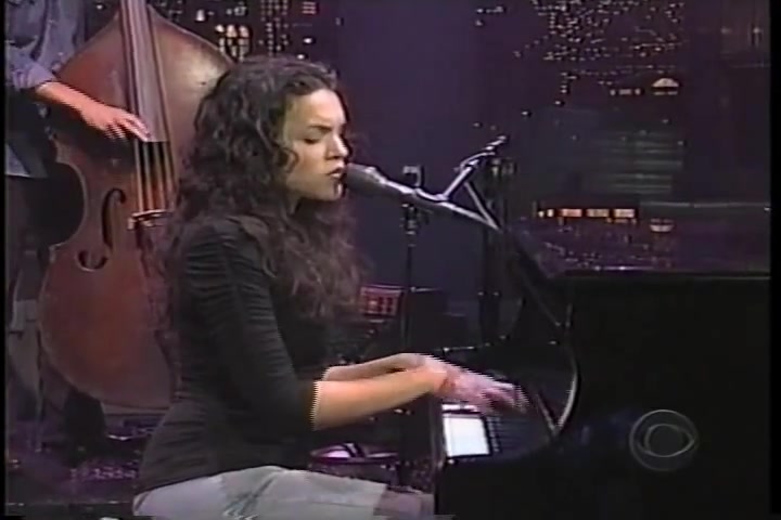 [图]【格莱美年度歌曲】Norah Jones - Don't Know Why (Live Letterman Show) 2002.05.06