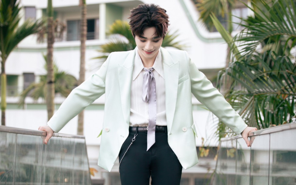 李振宁阳光彩虹小白马配适度之f(x)lachata