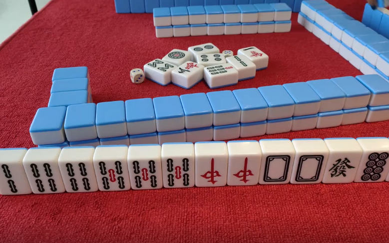 【麻将】麻将小伙倾情演绎小屁胡,这样的牌胡出来,真是让人哭笑不得