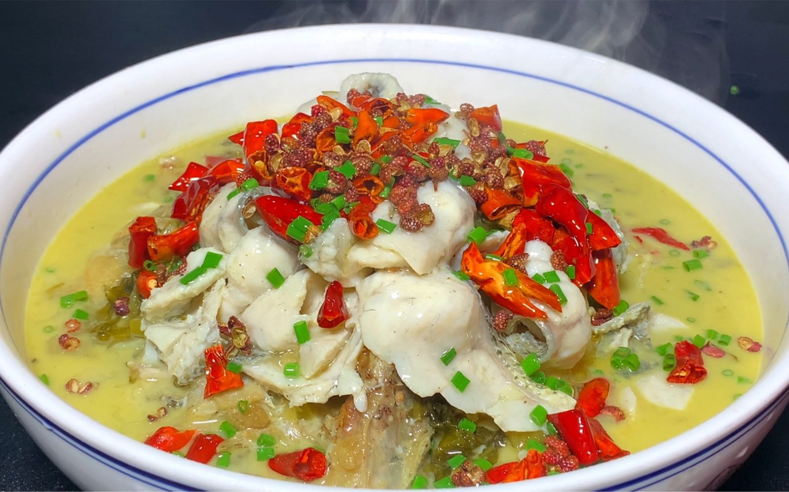 这才是金汤酸菜鱼片好吃又家常的做法,鱼片鲜嫩q弹,汤鲜味美