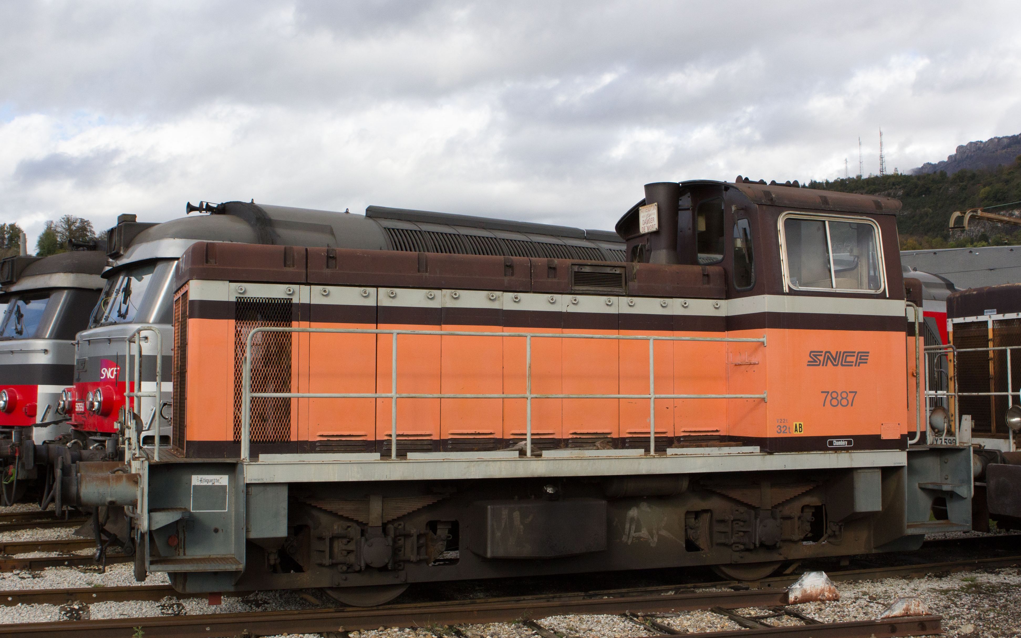 法国国营铁路的"小型牵引机车"之一——y 7400型内燃机车_哔哩哔  