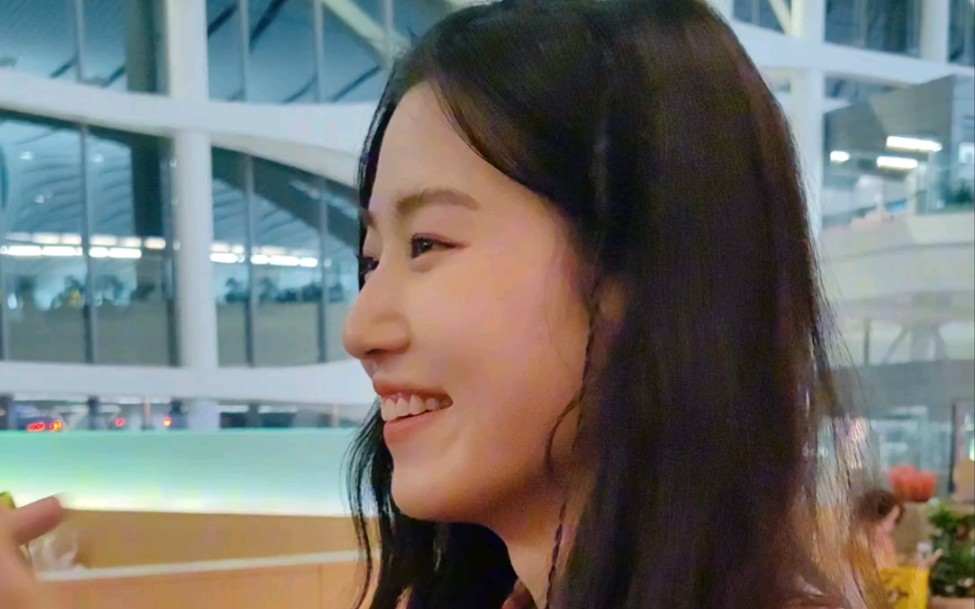 眼神看谁都深情,可可爱爱的卢昱晓宝贝