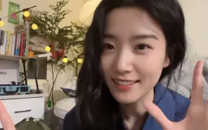 Download Video: 真的很喜欢小卢每期vlog的开头say hi【卢昱晓】