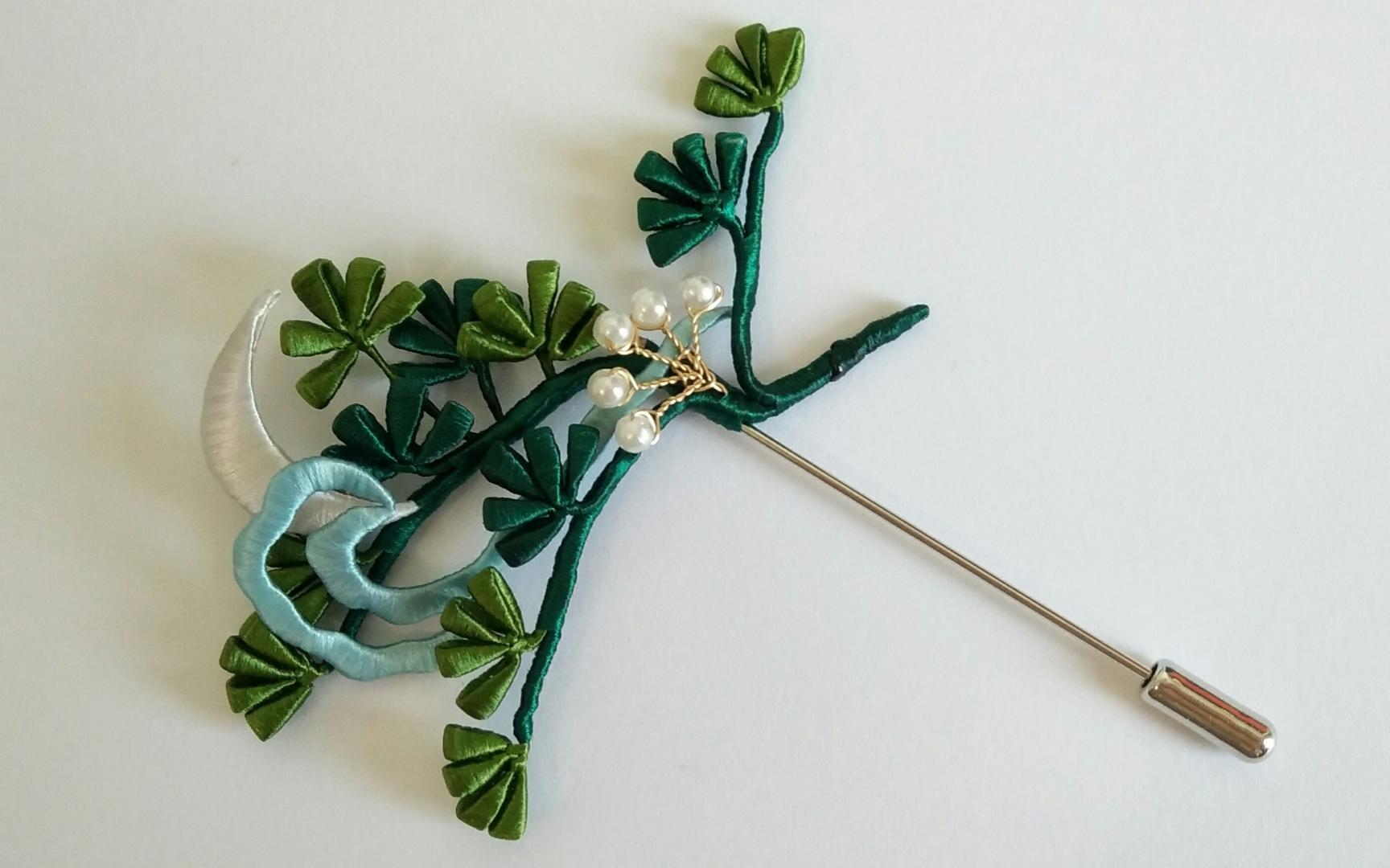 "明月松间照"缠花胸针