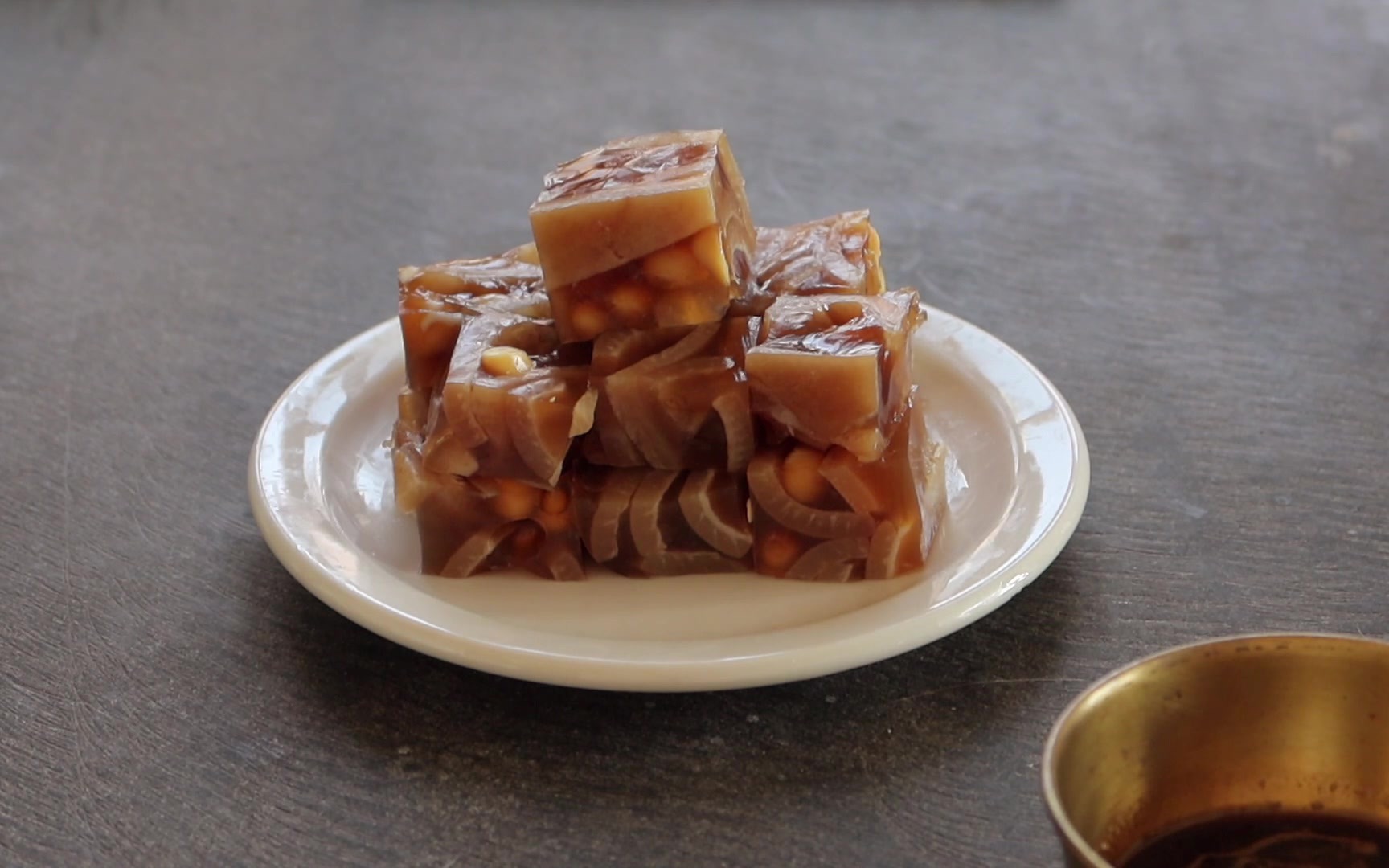 自制黄豆肉皮冻,也叫老北京豆儿酱,快过年了,年菜没它可不行_哔哩哔哩