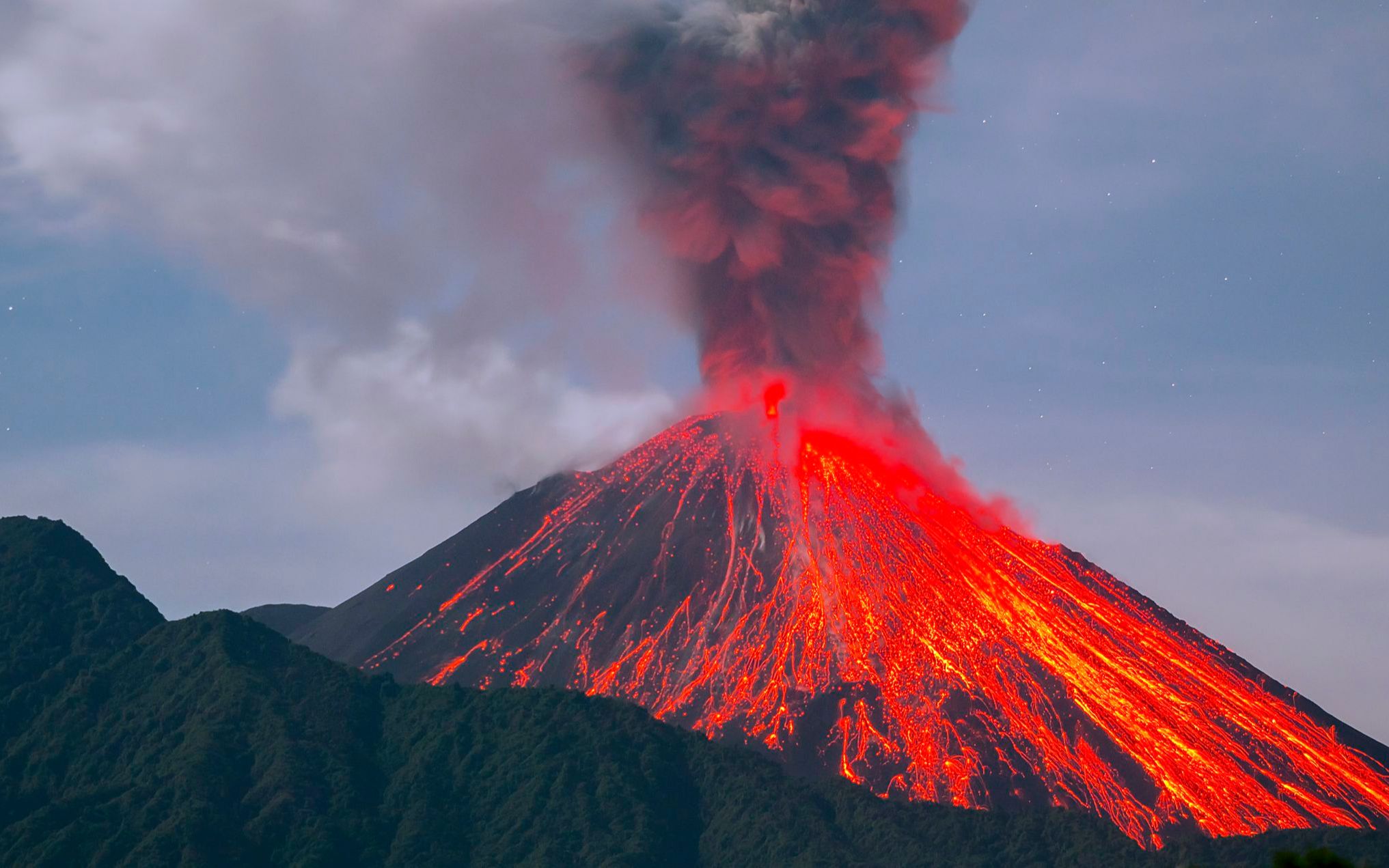 慎点慎入末日超级火山剧烈喷发世界在2012年终结的场景