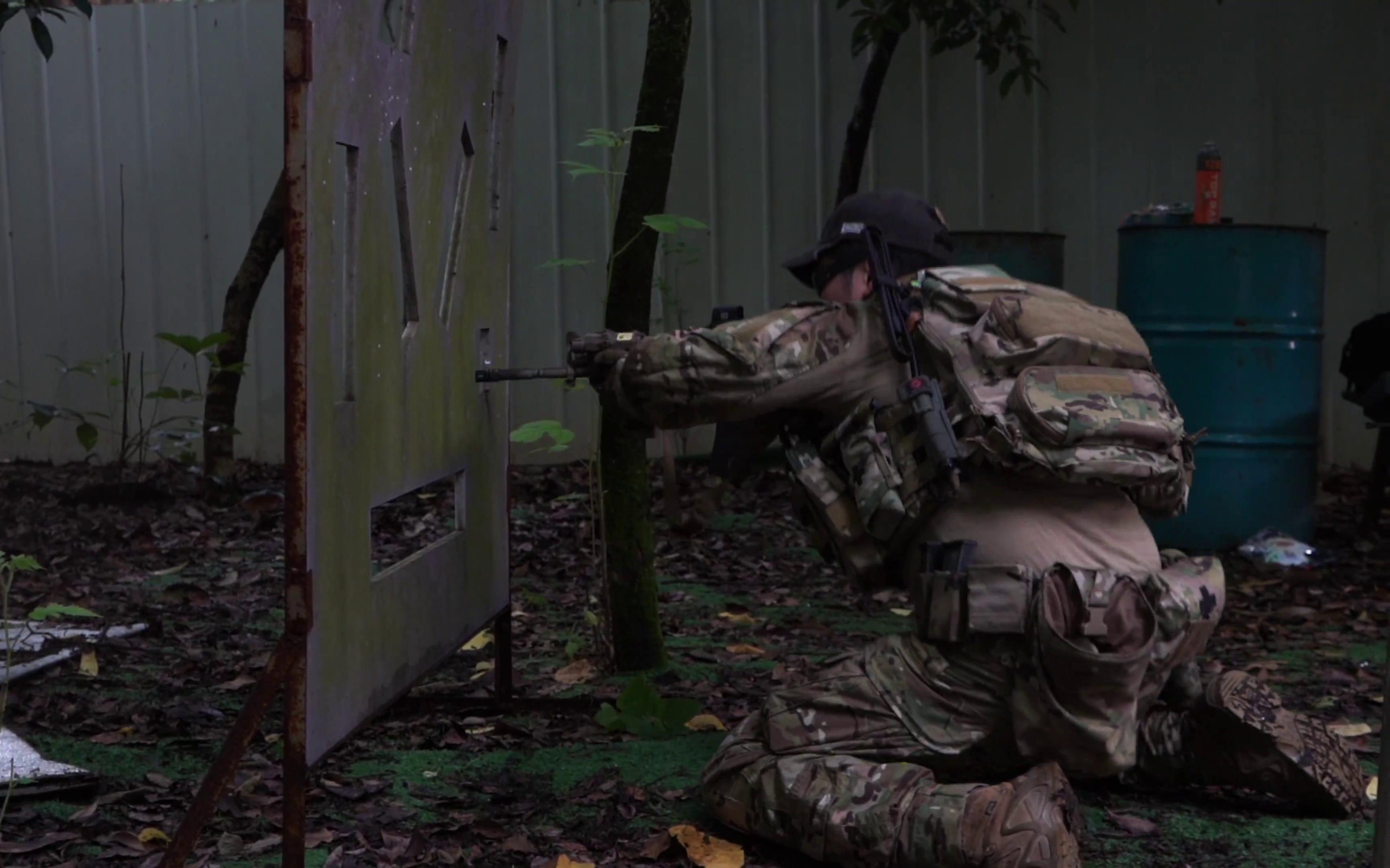 要下雨了赶紧撅着屁股来两枪国内合法场地九孔板射击