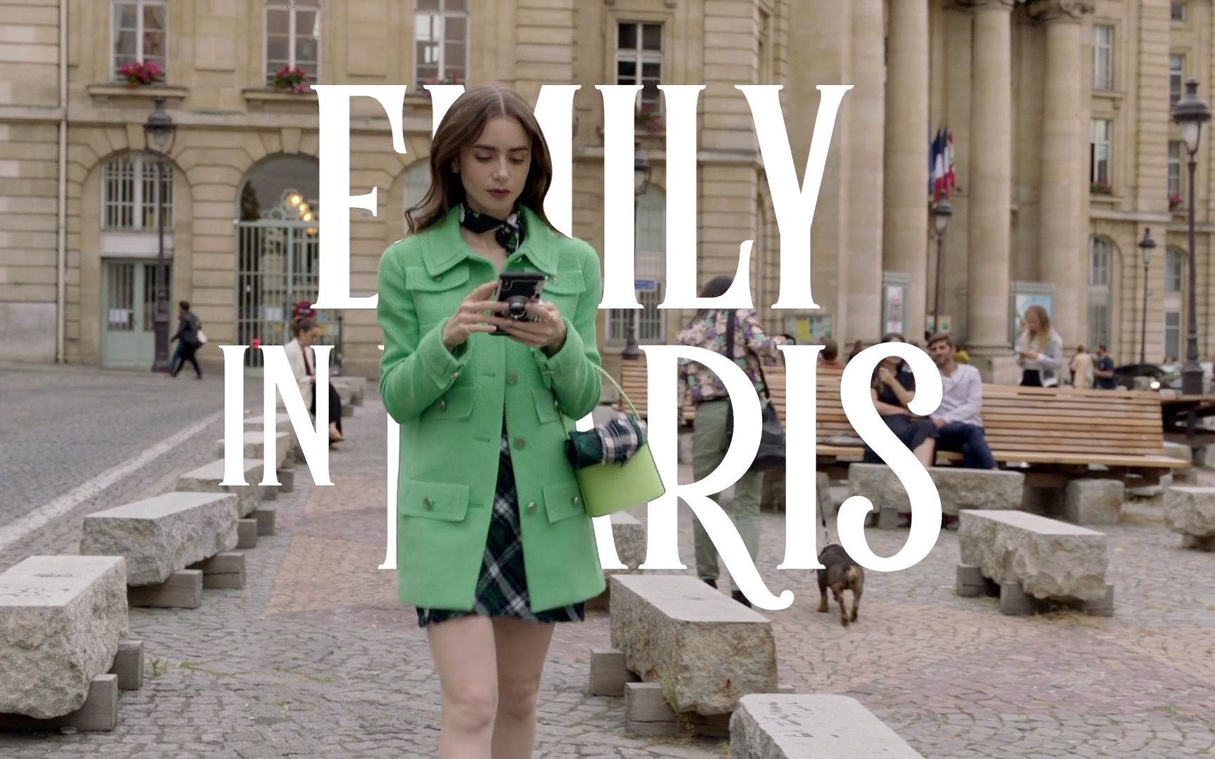 莉莉柯林斯 美剧「艾米莉在巴黎」全剧所有穿搭look之/靠美貌随便穿穿
