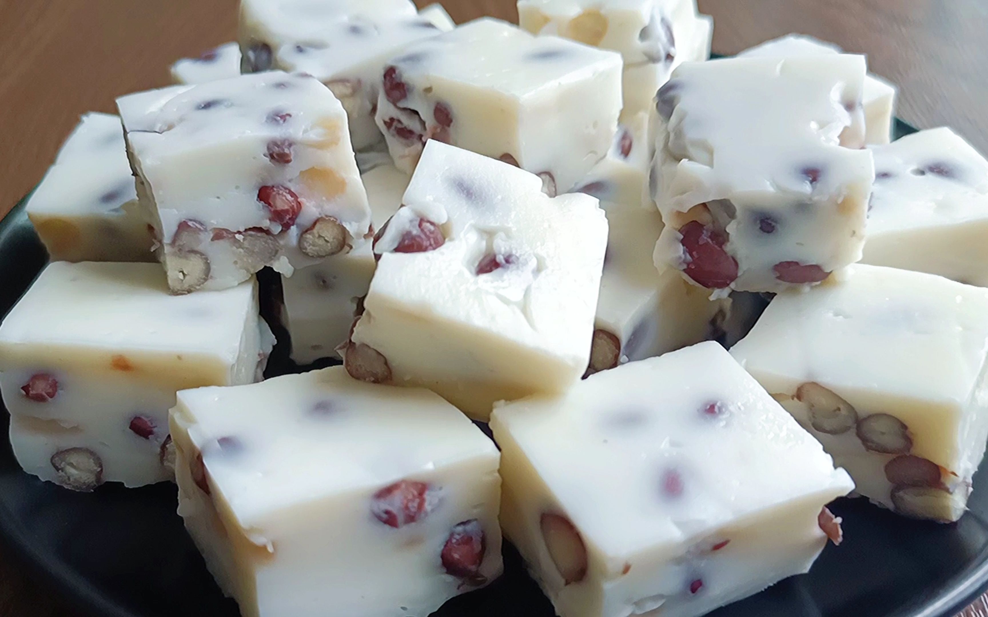 红豆加牛奶有什么功效(红豆牛奶的6大功效,美容养颜,补血益气)