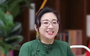 Video herunterladen: #傅首尔 中国父母有一个通病，只要子女过得不开心，他们就觉得自己不配开心。你会把自己的不开心，说给父母听吗？#女性成长 #励志 #情感