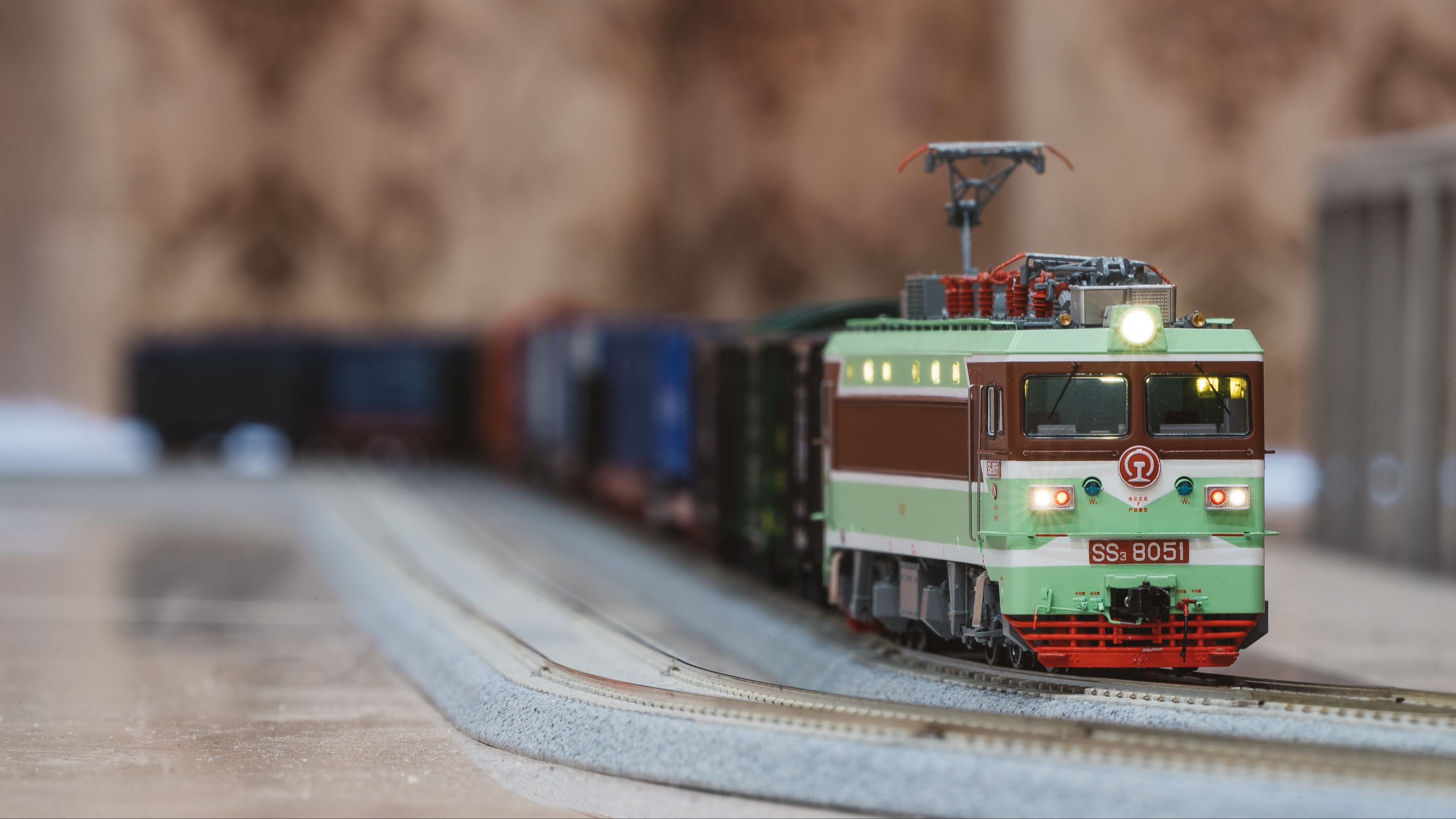 【火车模型】1435火车模型 ss38051 成局重段 牵引货列通过穗村折返所