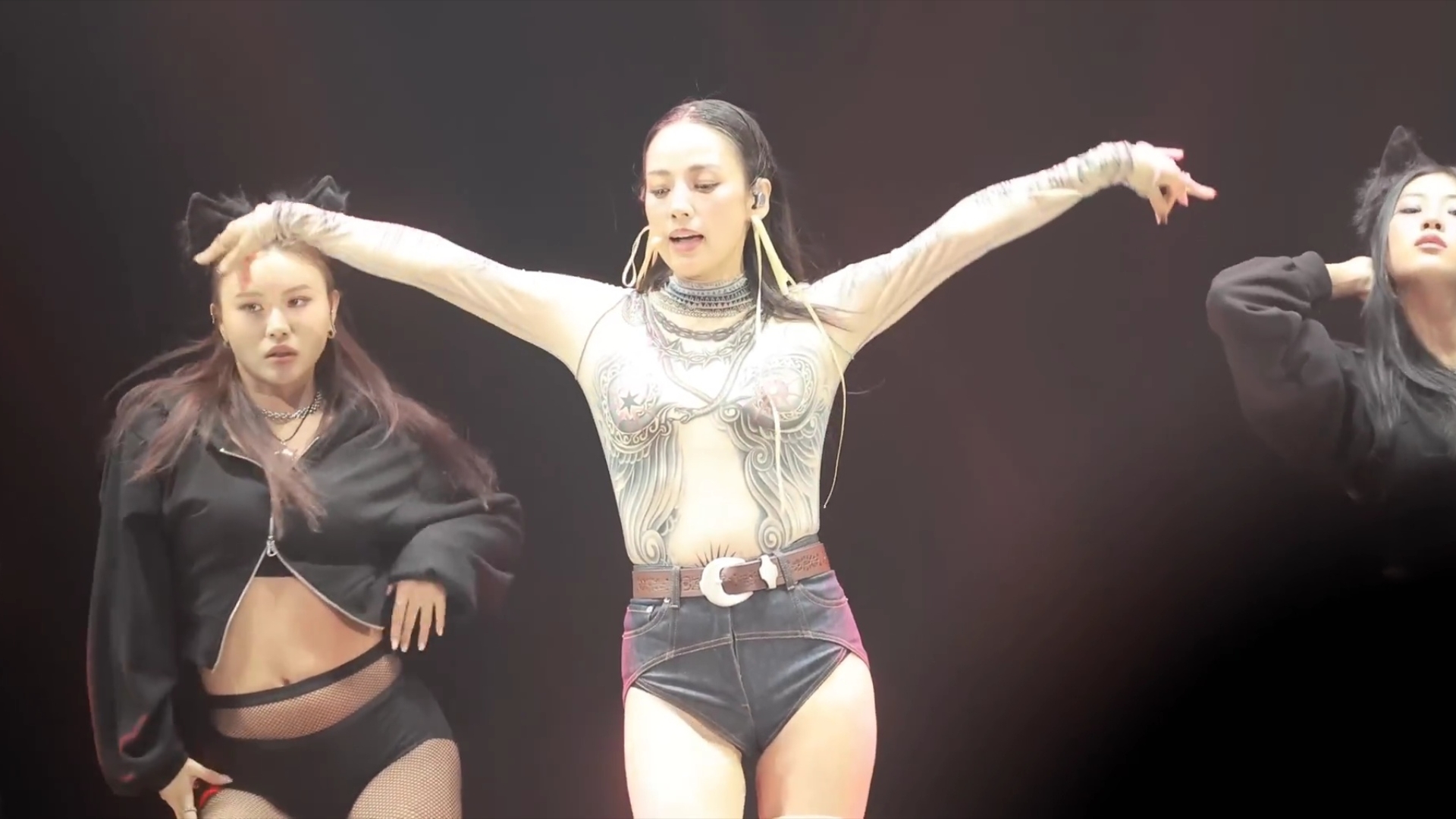 李孝利 (lee hyori) - (toc toc toc) _ 231210