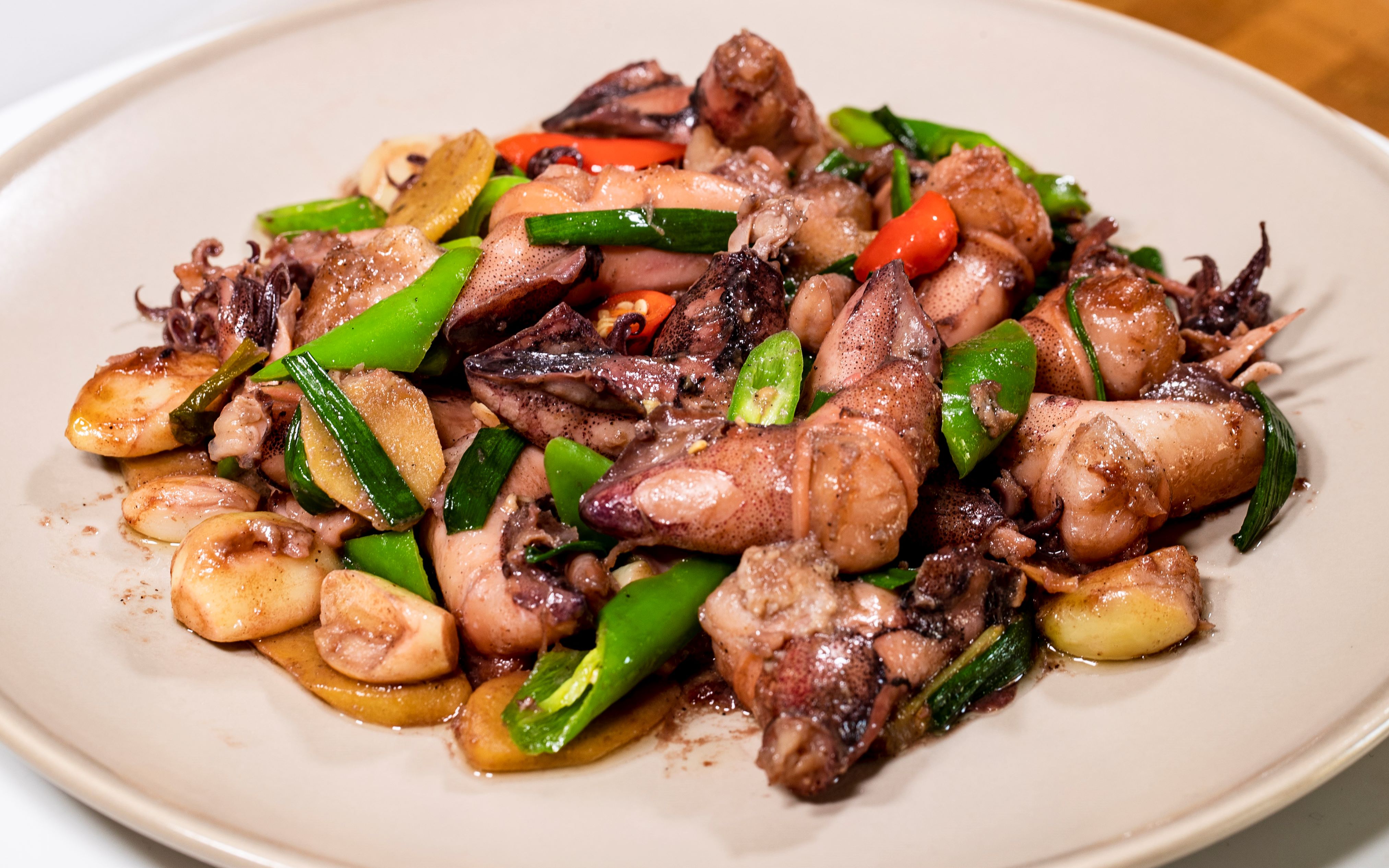 非常入味小鱿鱼做法,生炒鱿鱼仔海边人的家常菜,出锅下酒又下饭