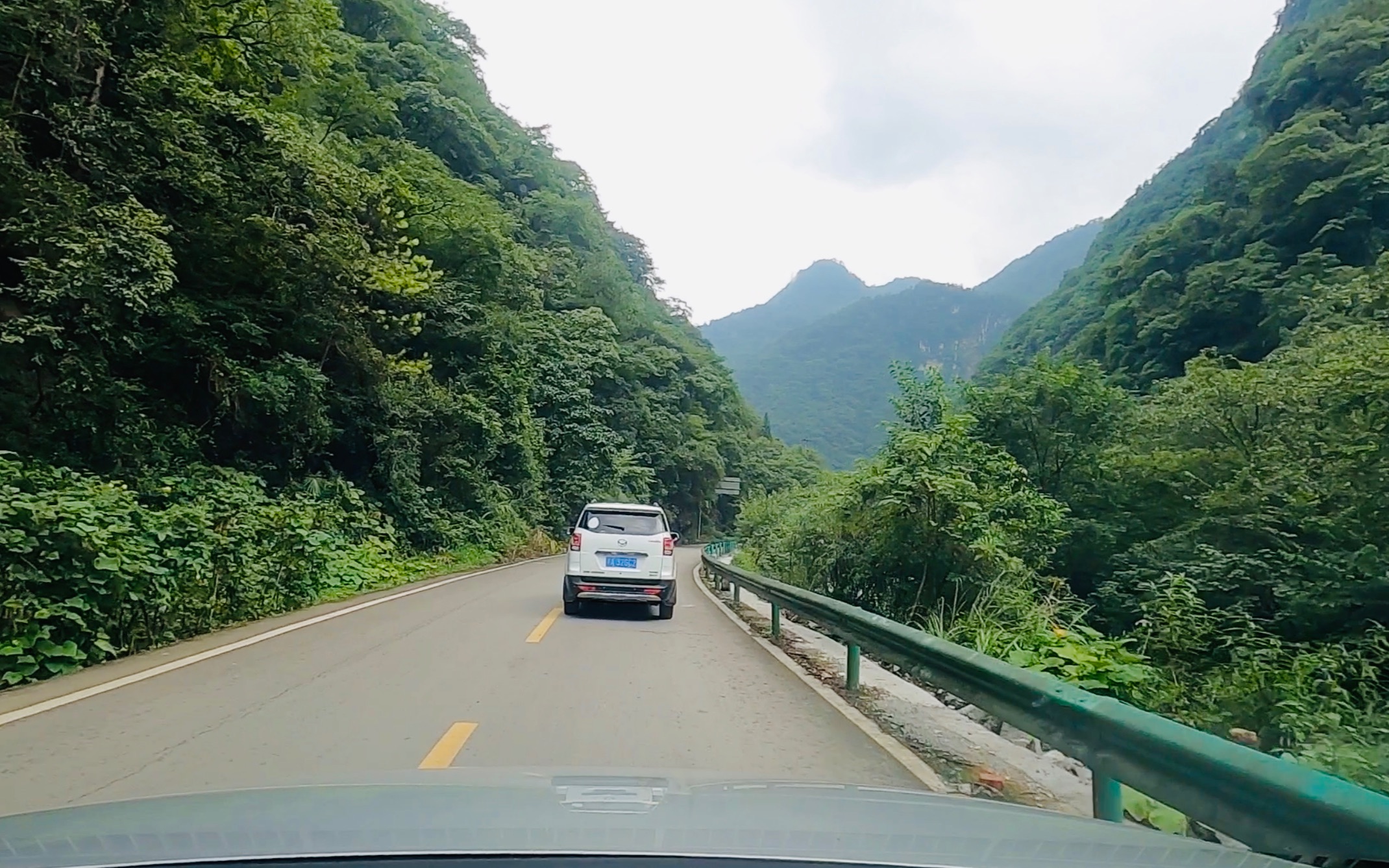 金佛山北坡公路图片