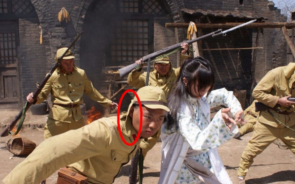 你知道为什么日本兵的帽子都有一对"屁帘"吗?看完忍不住笑了
