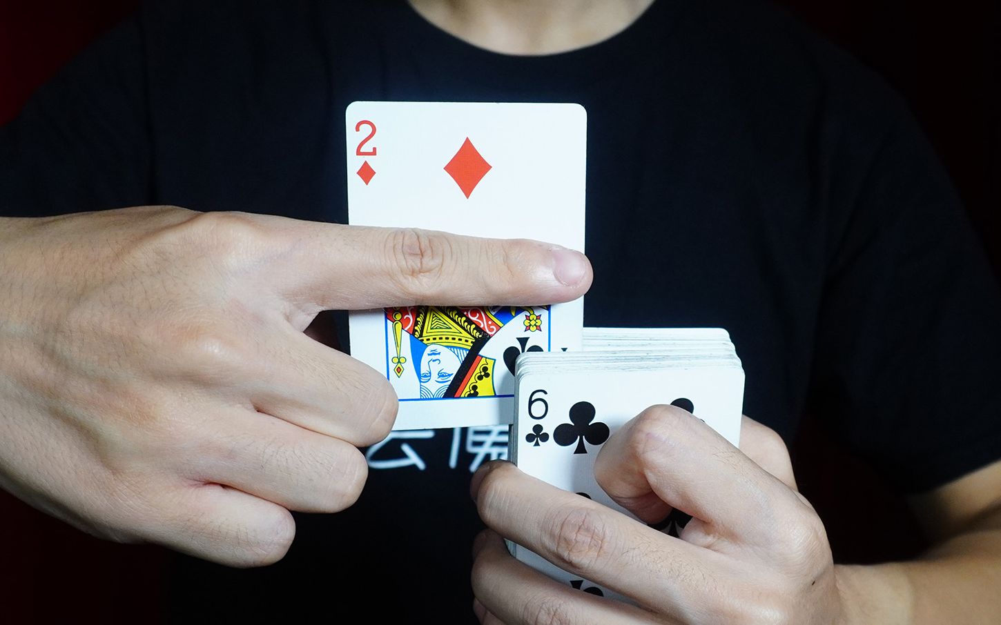 会魔术超光速变牌手一扔牌就变了