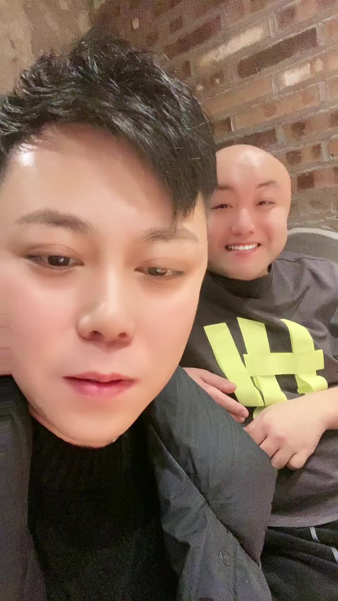 大彪王小欠小号乔艳艳玩不起的年纪今晚不直播了有朋自远方来不亦