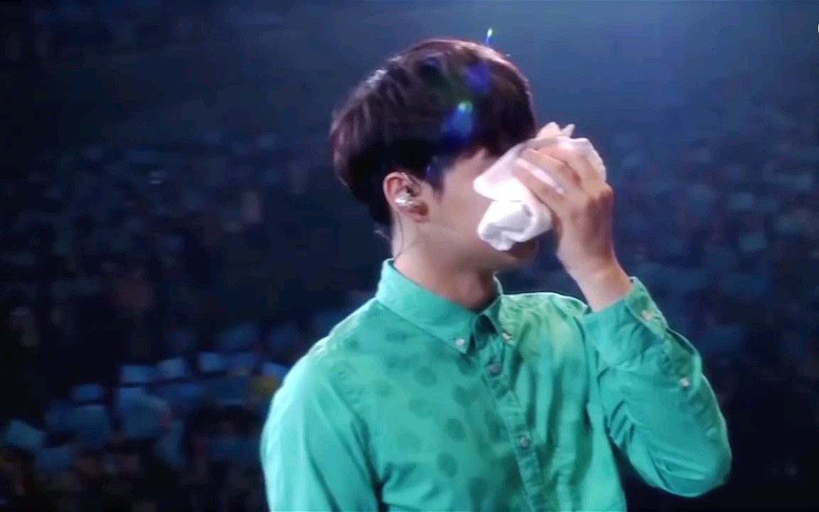 【朴有天】【jyj】还是那个小哭包甜甜啊,"这次……以微笑相见吧"