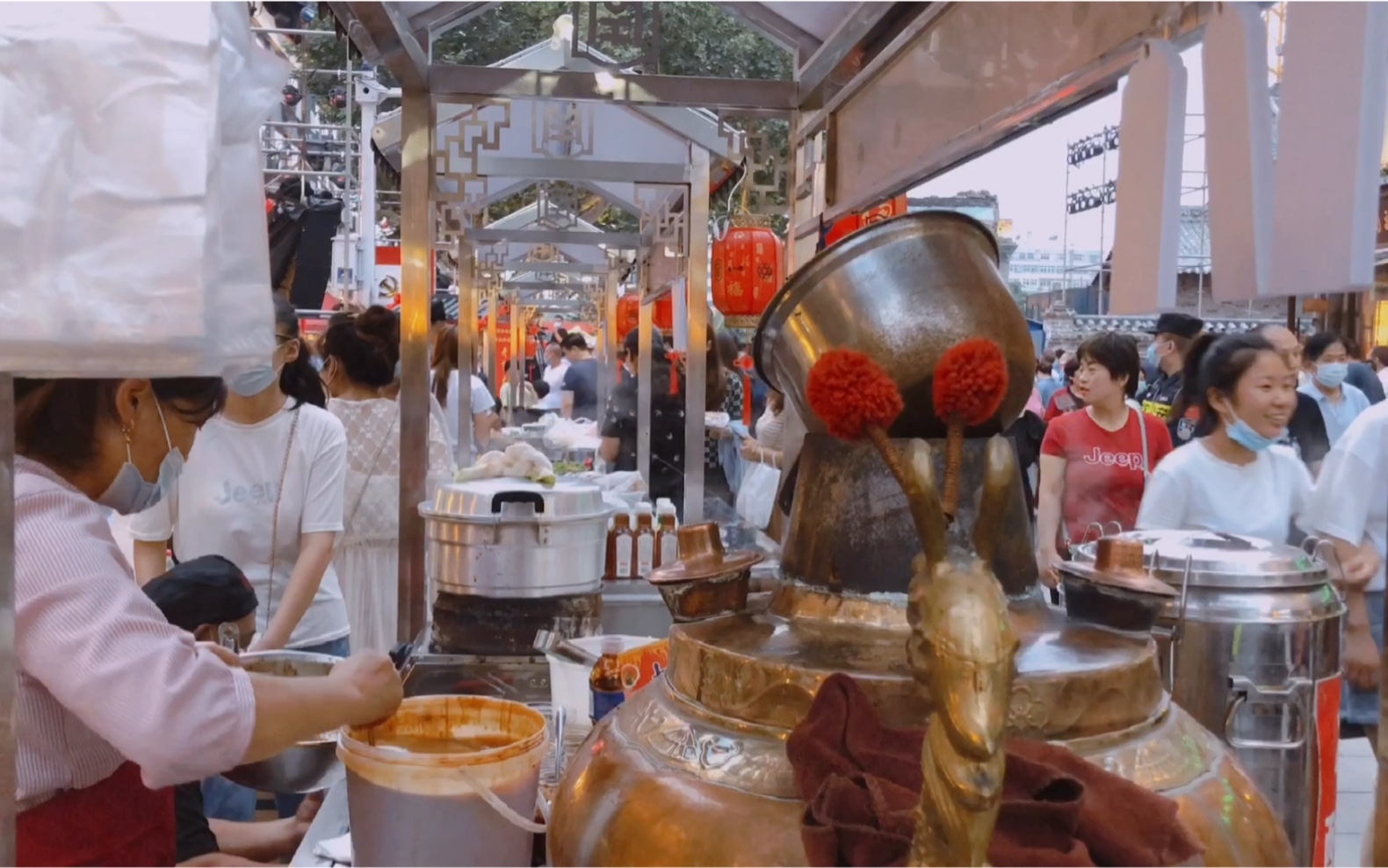 晋城南大街夜市开市第一天 人山人海 逛热闹品美食寻古建_哔哩哔哩