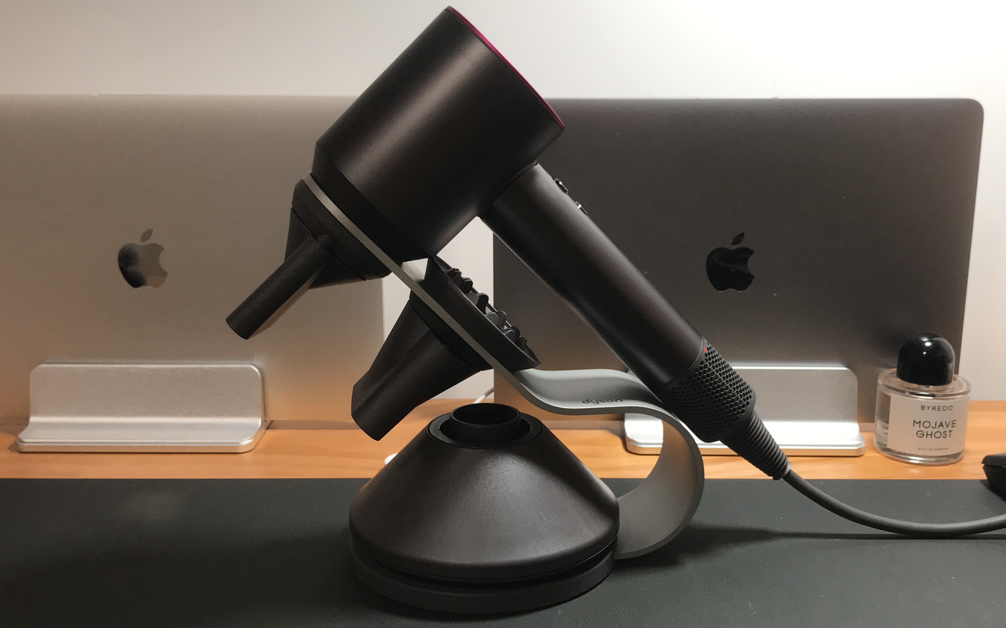 好马配好鞍 戴森原装网红吹风机架体验