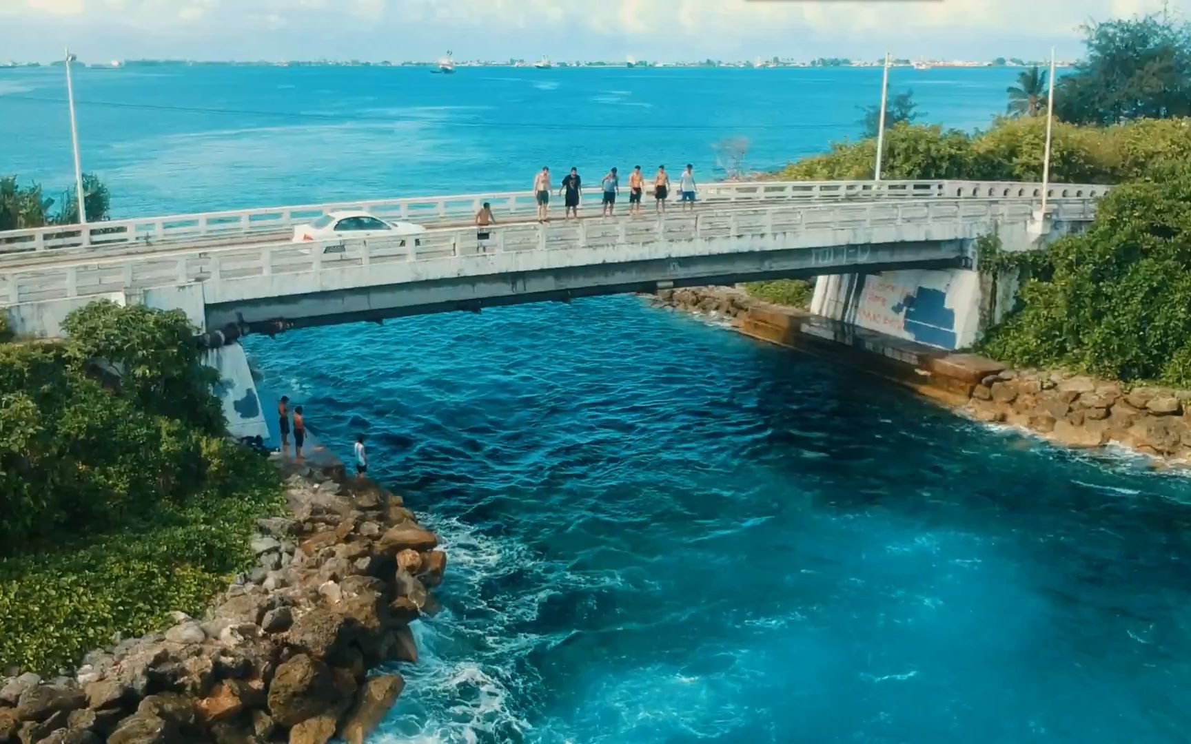 马朱罗环礁 2b青年跳水比赛 马绍尔群岛!_哔哩哔哩_bilibili