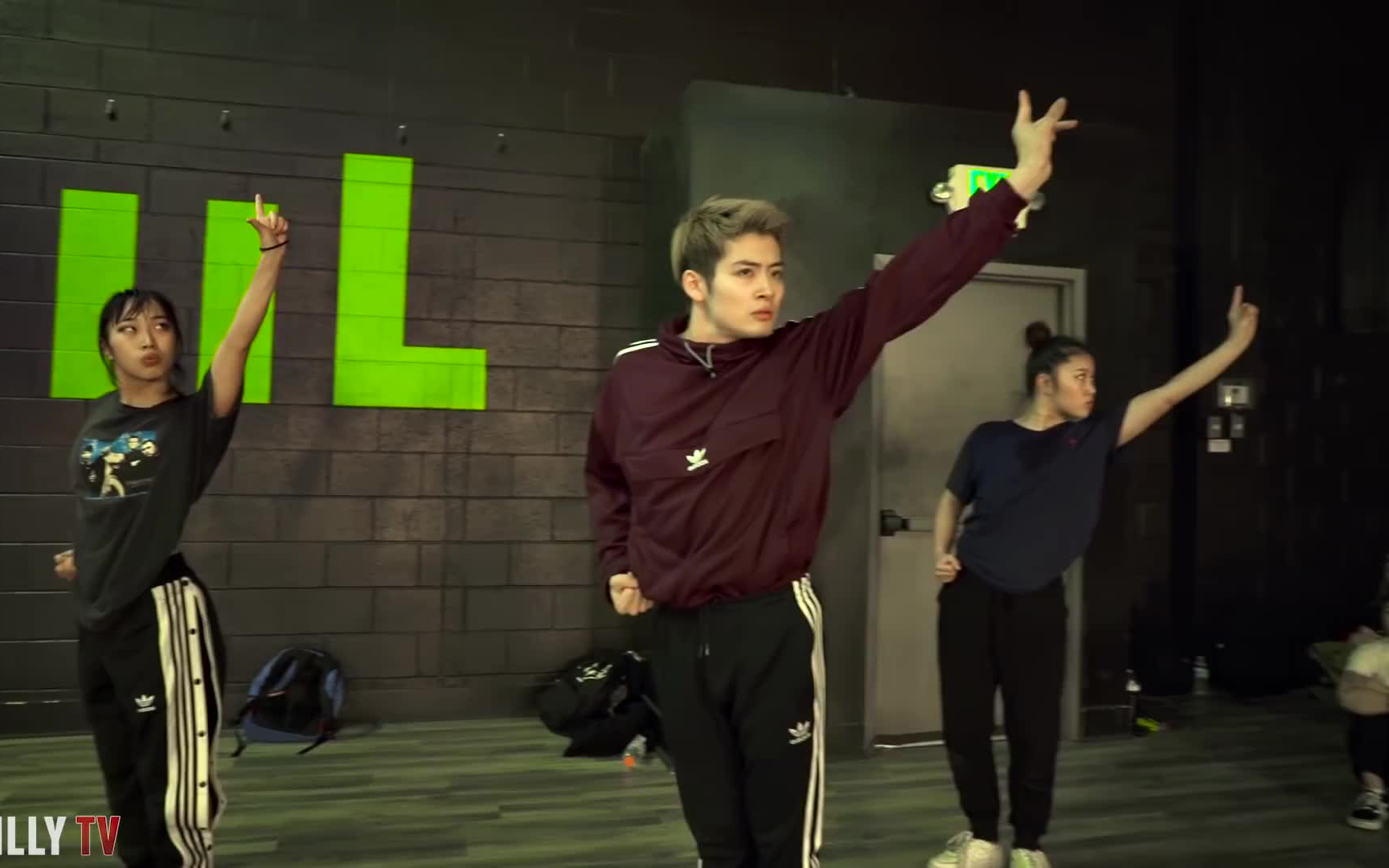 力丸rikimaru舞蹈跳自己偶像michaeljackson的anotherpartofme