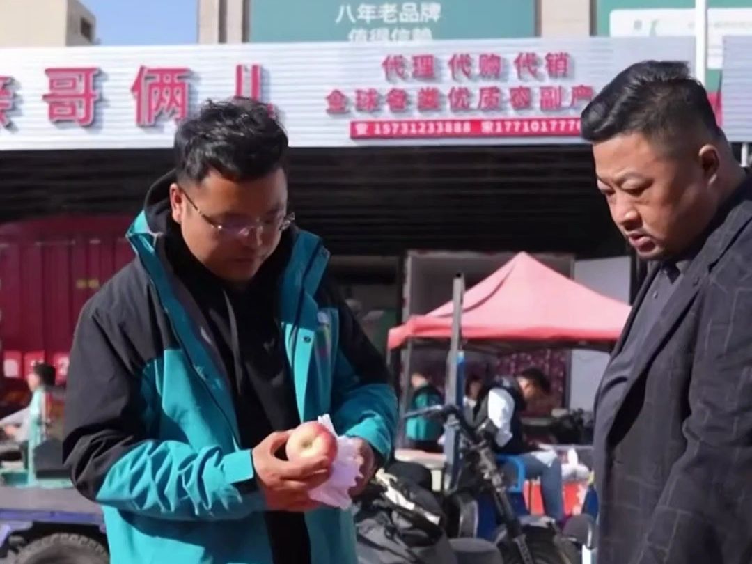 从北京搬到首衡高碑店市场,水果商户王杰感慨:“我过上了想要的生活!” #京津冀协同发展十周年 #最美中国哔哩哔哩bilibili