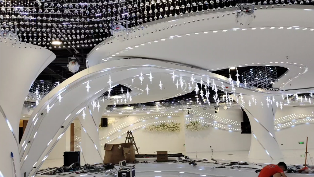 室内灯光秀完工