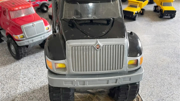 tonka 超级大铁皮越野皮卡