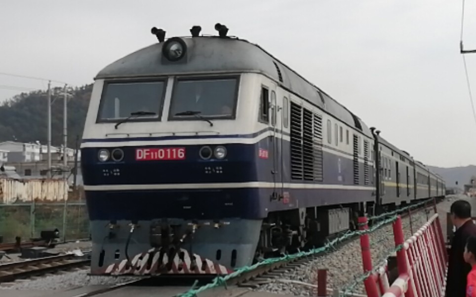 沈局苏段hxn3 0278牵引货列 沈局梅段df11 0116牵引客列k7398通过清原