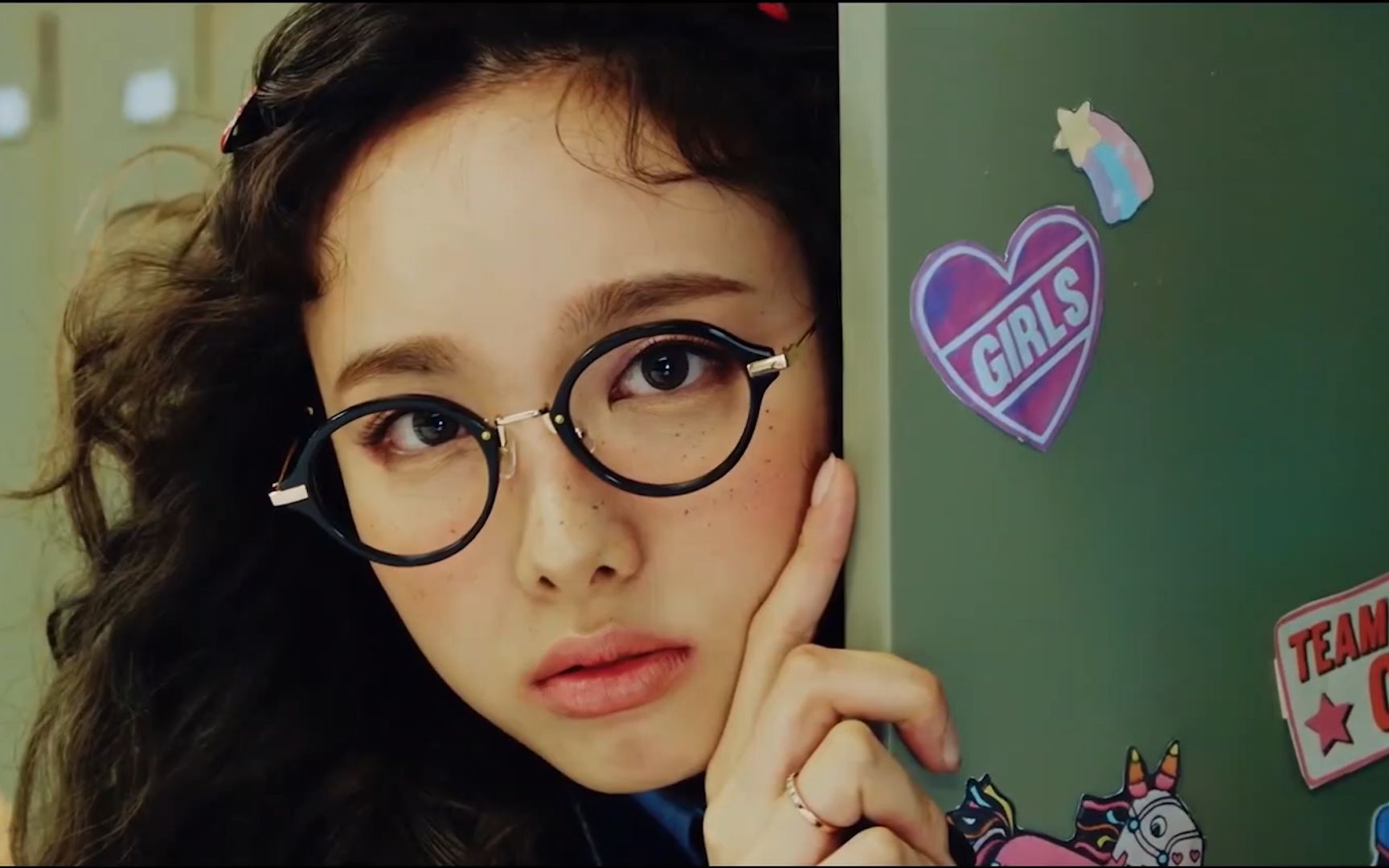 韩国女团twice 《what is love》