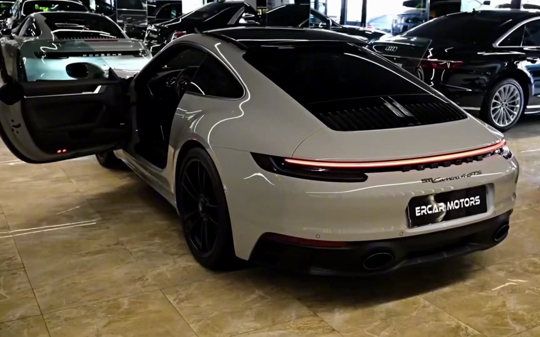 2023款全碳纤维保时捷911carrera4gts超级跑车,搭载4.0l引擎