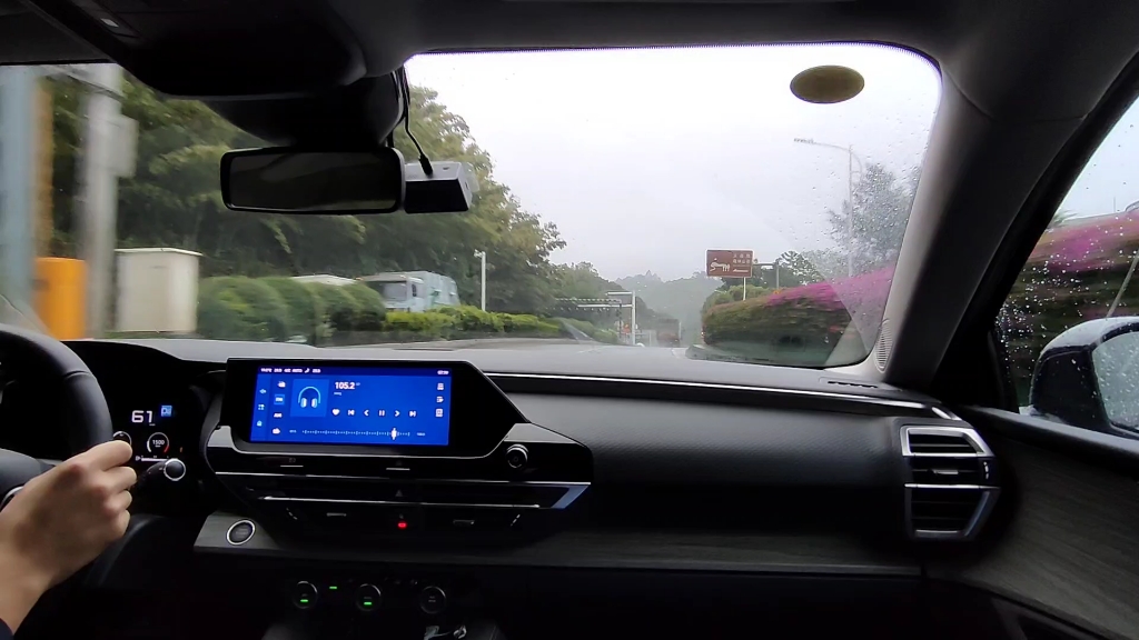 驾驶雪铁龙c5x上班副驾视角