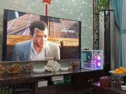 Download Video: 70后老妈第一次玩GTA，了解儿子他们的爱好，听说GTA系列是很不一样的游戏，今天玩了下觉得比荒野大镖客更紧张刺激