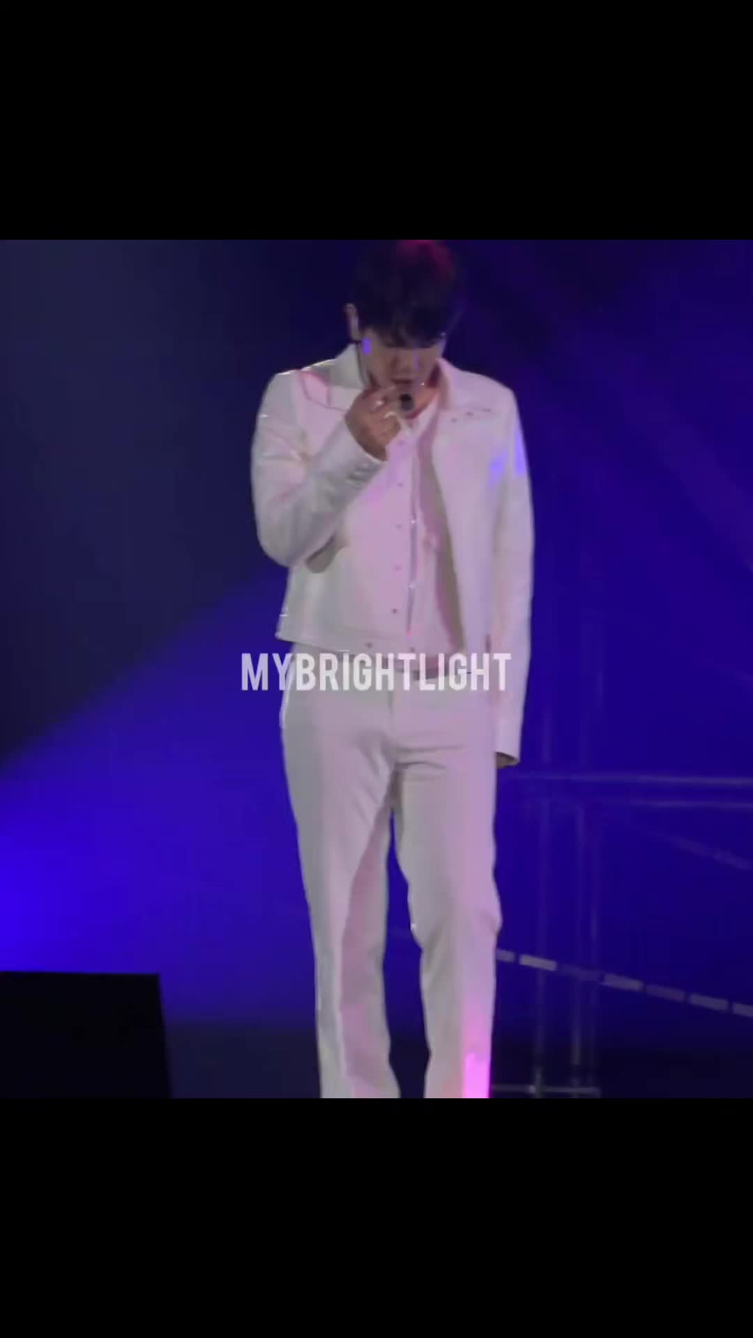 为爱而哭泣 baekhyun