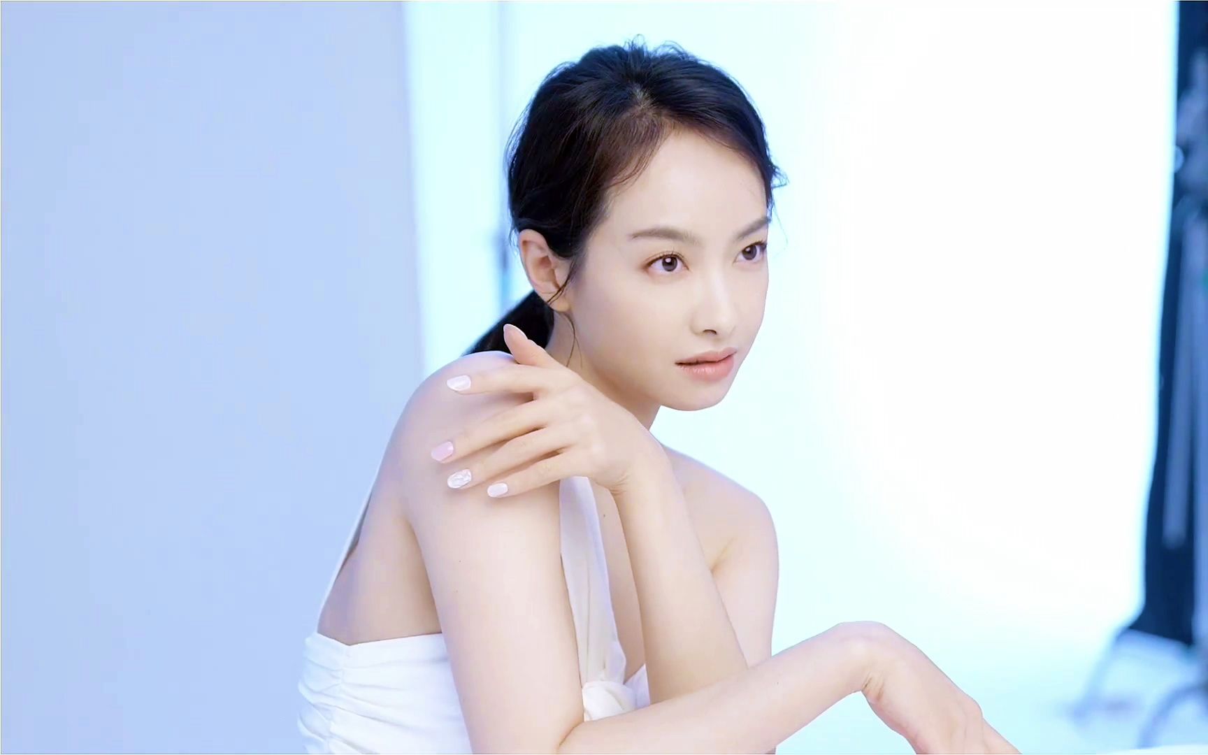 【宋茜】dashingdiva glaze半烤指甲贴 广告拍摄花絮