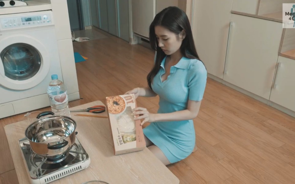 上班族智秀回家后的做饭日常