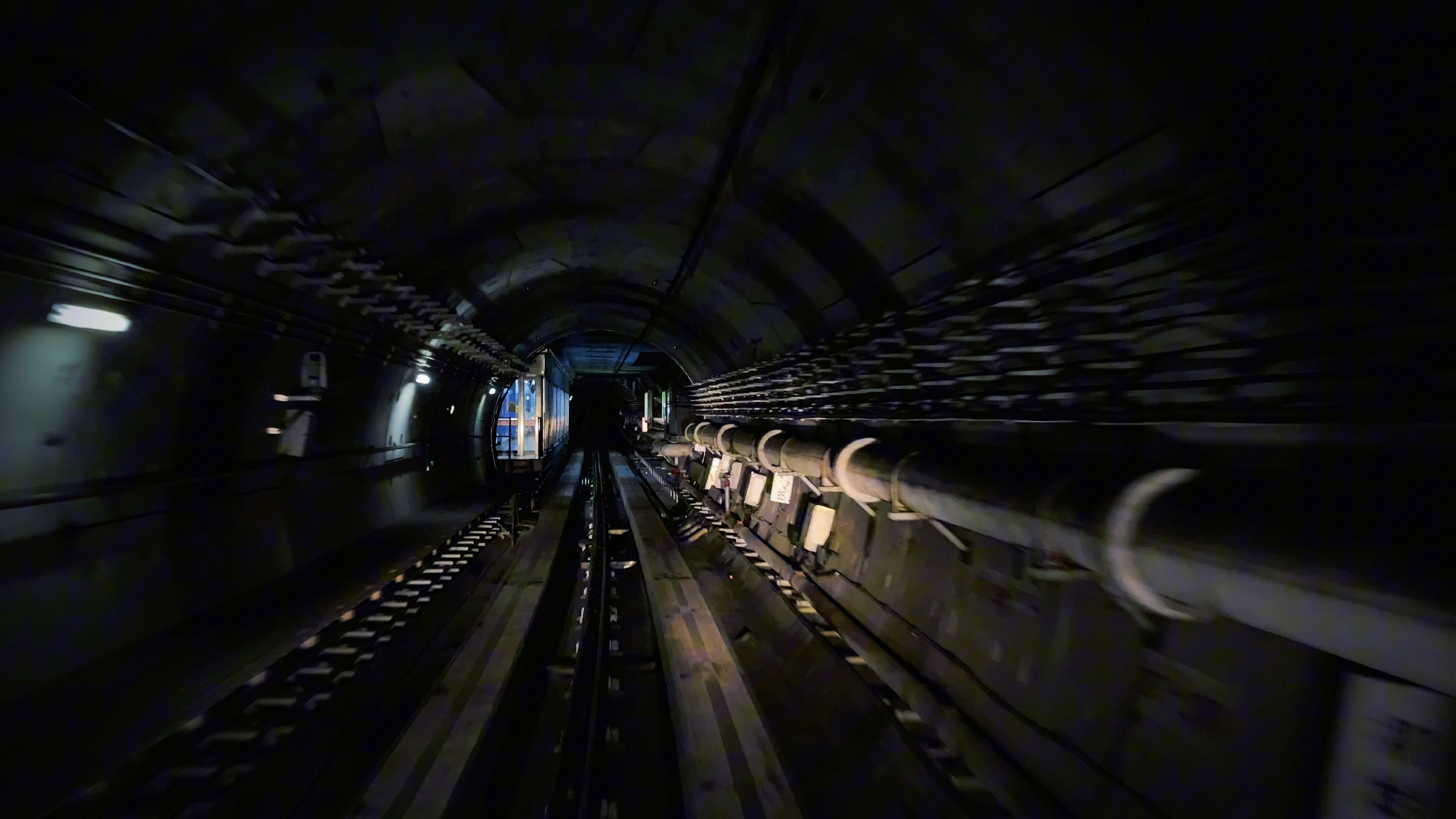 科幻片中老鼠,蝙蝠侠,忍者神龟等人的下水道视角珍贵影像