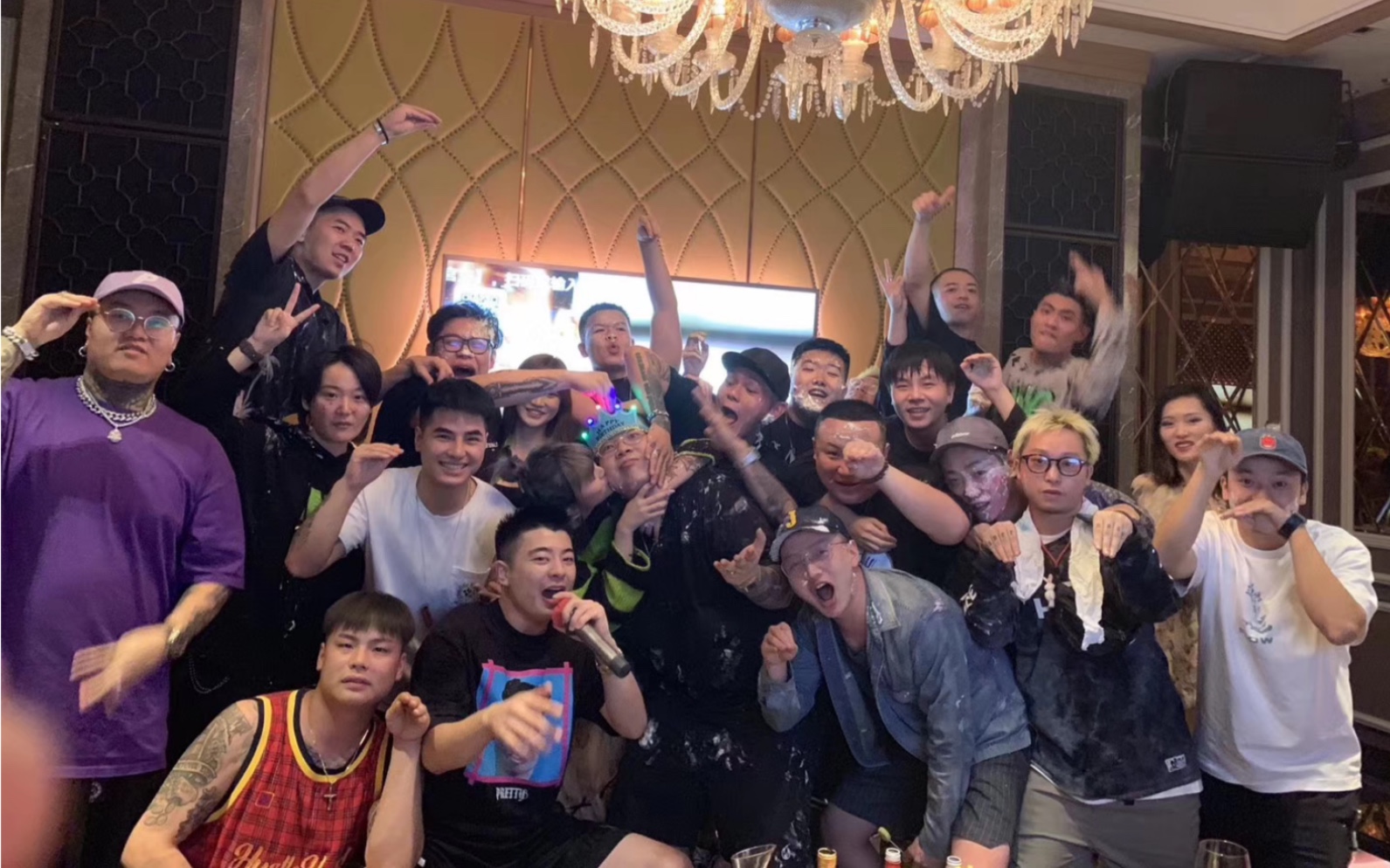 csc刘聪大傻庆祝功夫胖生日ktv唱王力宏的歌