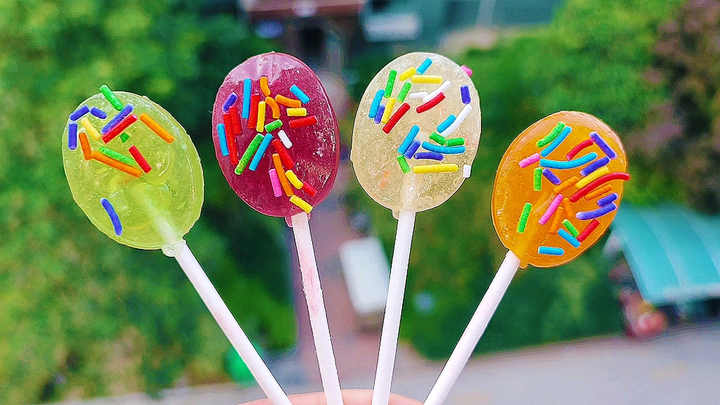 美味的水果棒棒糖来喽!吃在嘴里,甜上心头