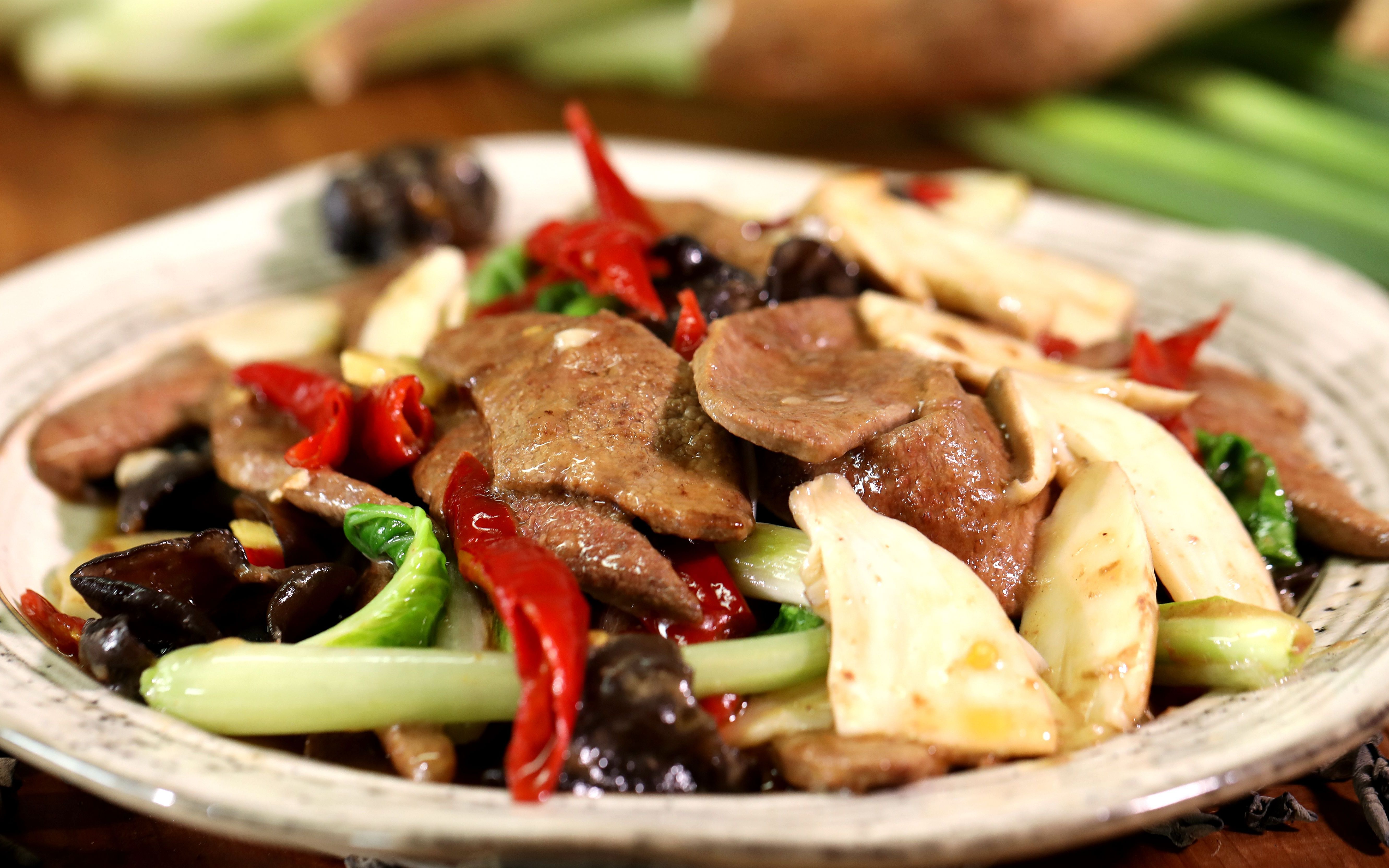 【火筵家常 白油猪肝】火哥教你传统四川名菜白油猪肝,野生鸡枞菌加肝