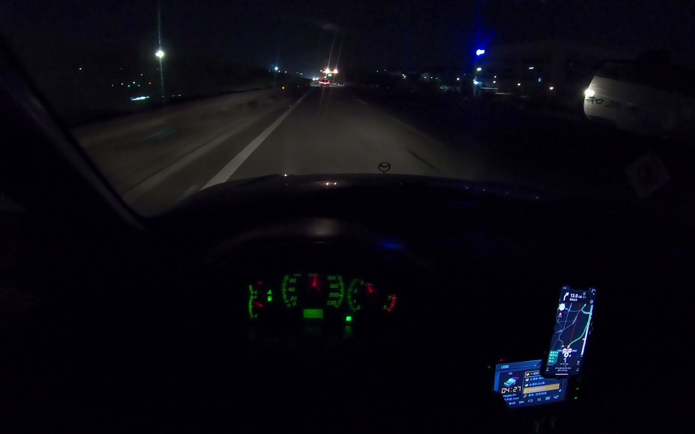 第一视角手波05年海南马自达323夜间高速公路驾驶
