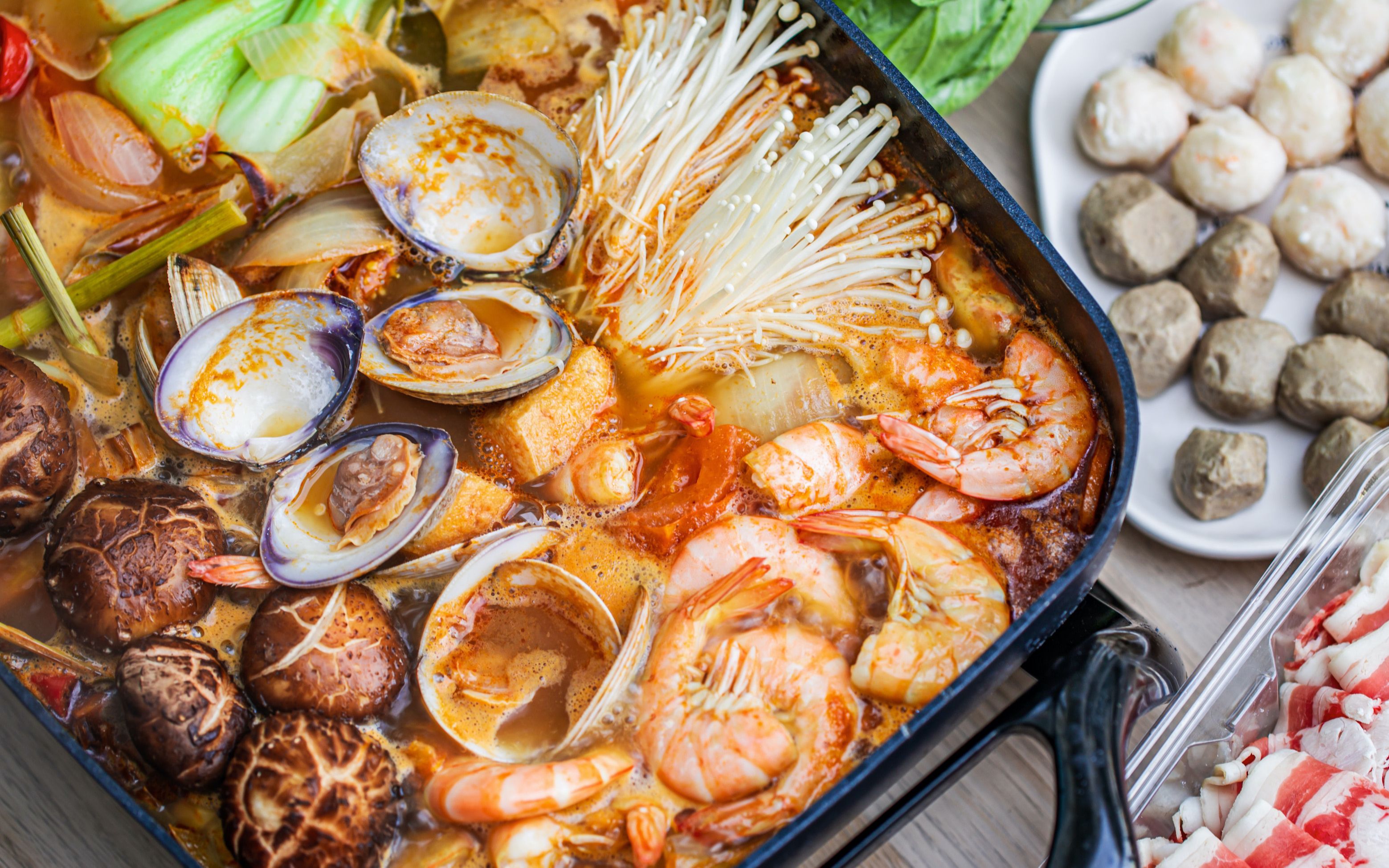 20余种食材!美国打工仔在家自制豪华版冬阴功火锅!